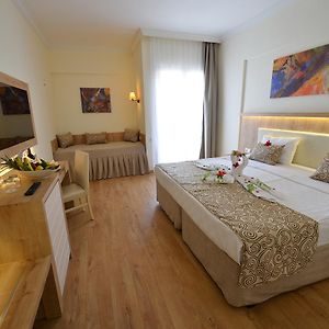 Zimmer mit Kingsize-Bett